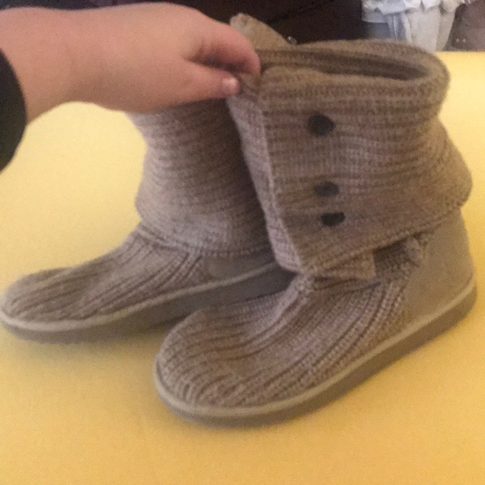 Foldable crocheted Ugg boots